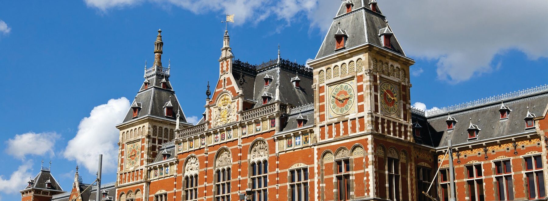 Amsterdam Centraal vooraanzicht gevel